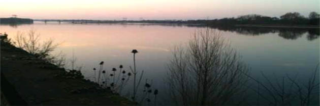 धुंधली नदी में – धर्मवीर भारती