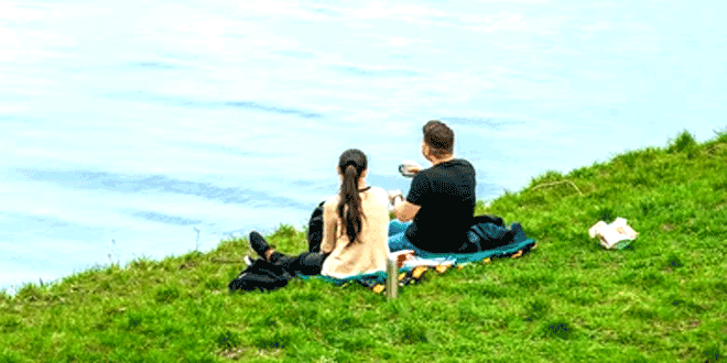 We watch the river and wonder what will be there on the other side!