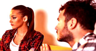 प्रिये को मनाता एक लड़का