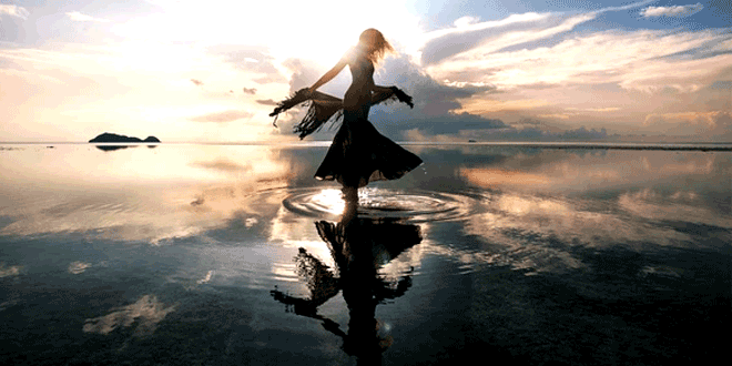 Dancing of ocean waves